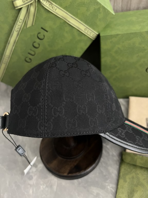 Special GUCCI original customized 11 open mold custom cowboy hat both the brand's traditional luxury connotation and modern streetwear aesthetics to show the design personality of the spring and summer series The cap is 