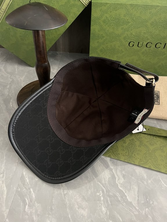 Special GUCCI original customized 11 open mold custom cowboy hat both the brand's traditional luxury connotation and modern streetwear aesthetics to show the design personality of the spring and summer series The cap is 