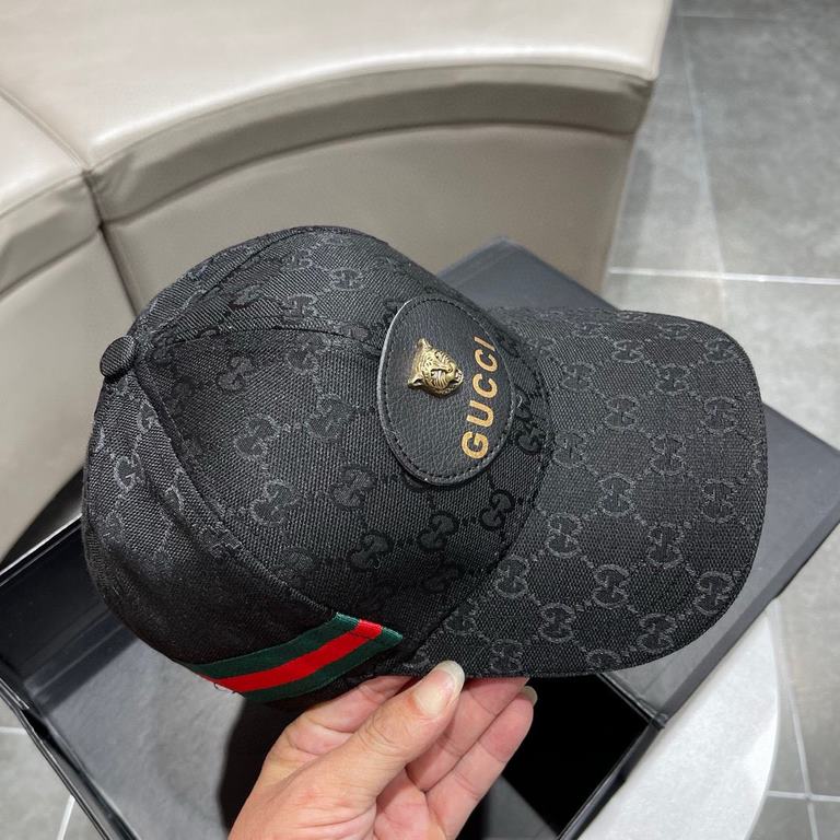 Gucci baseball cap co-branded North Face  GUCCI baseball cap   official website new Gucci baseball cap, original single quality fire attack    Craftsmanship is very exquisite High-grade atmosphere upscale! Low-key luxury