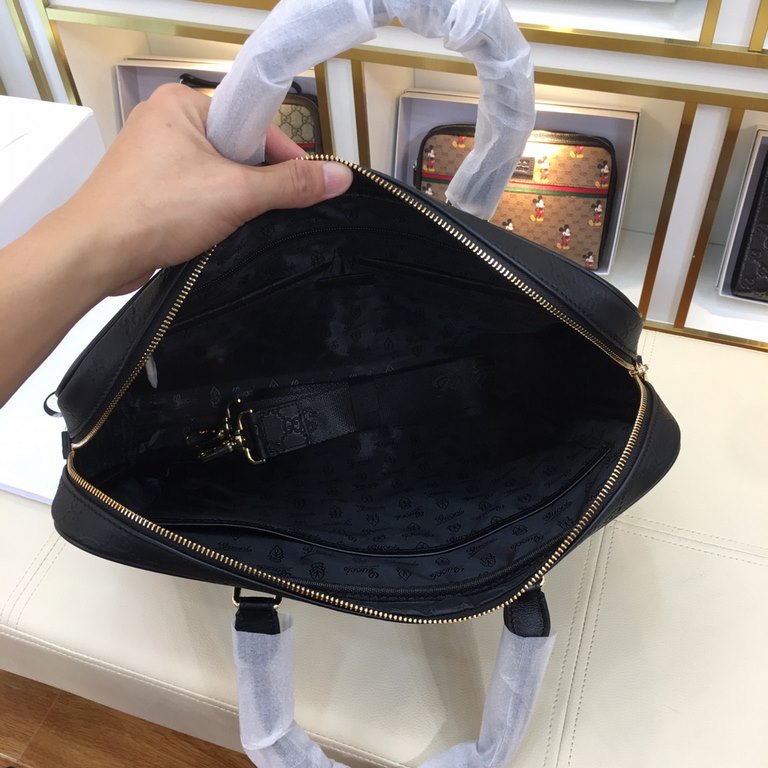 Original single goods [love] Gucci original single authentic new counter with the same high-end men's casual briefcase   workmanship is super refined and elegant. With imported raw materials cowhide counter special hardw