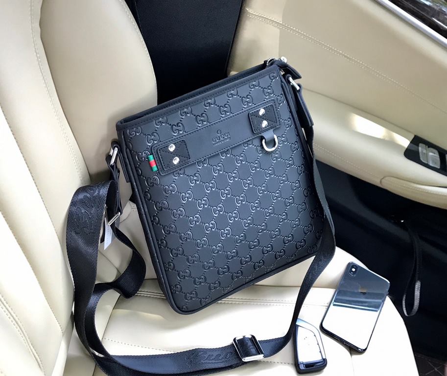 (Model 33086 ~ crossbody bag black) Gucci GUCCI [Delight] 2021 Men's Casual Series       quite broad and smooth generous last design, with superb stitching outlines the leisure of the elegant mood,      depicts the man's