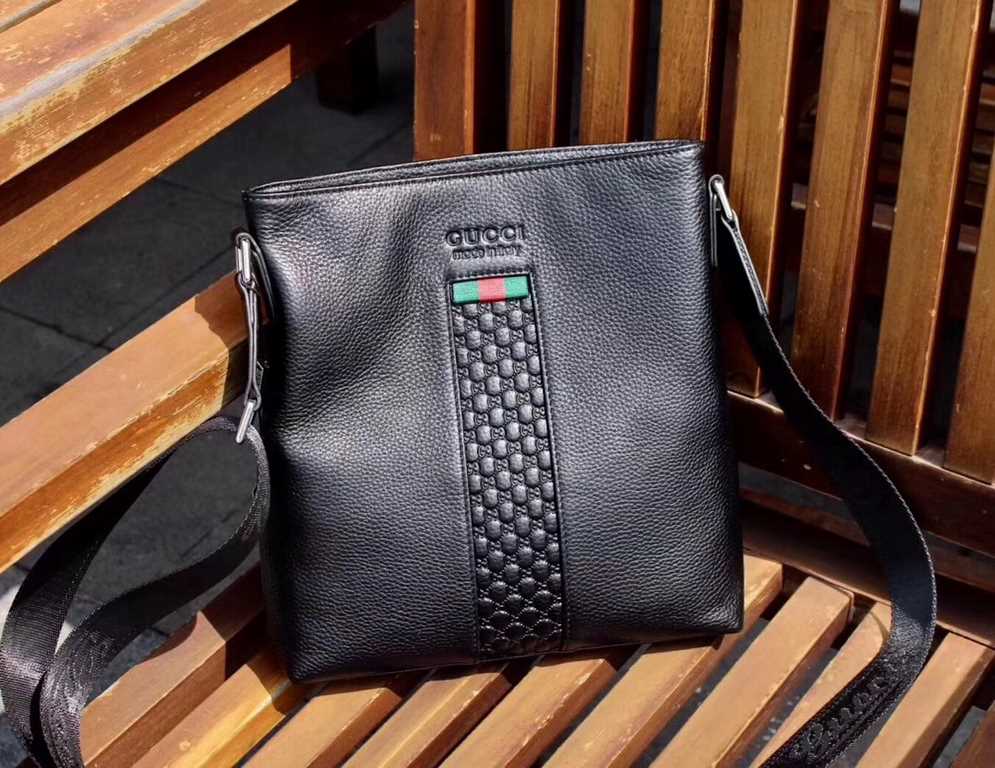 Crossbody bag Gucci GUCCI   Model 0285-3. high-end goods     Whether the workmanship or material to reach a very high level, fine handmade car line design. Focus on the taste of the man must be hand Oh! Material AAA cowh