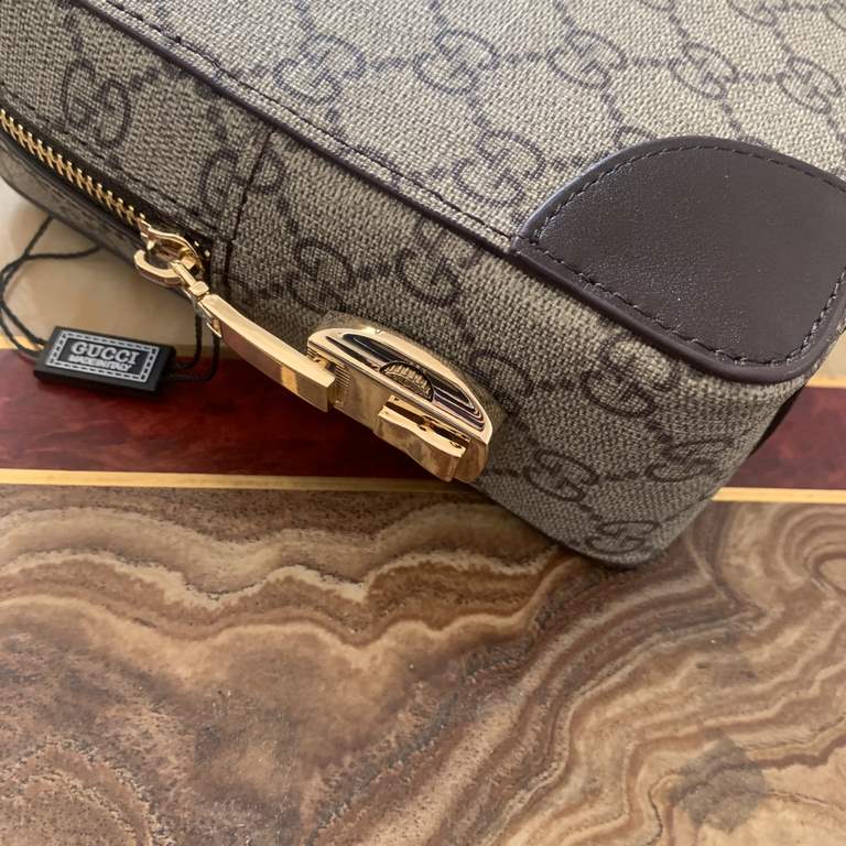 (burst) Gucci men's high-end handbag clutch. Inside and outside are top materials, top imported original ... leather (Italy imported cowhide) ultra-high definition hardware logo logo, top special hardware, high-end velve