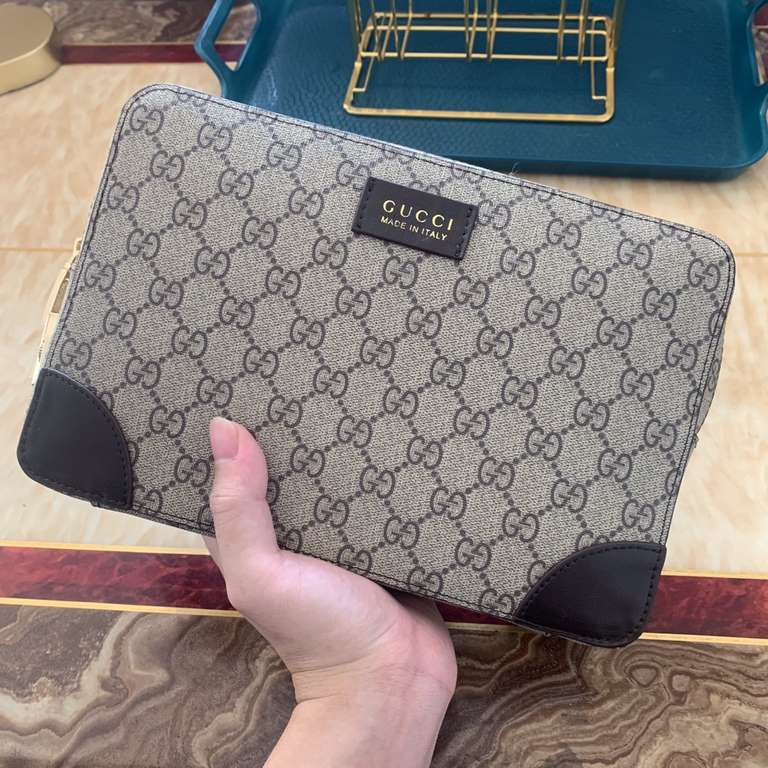 (burst) Gucci men's high-end handbag clutch. Inside and outside are top materials, top imported original ... leather (Italy imported cowhide) ultra-high definition hardware logo logo, top special hardware, high-end velve