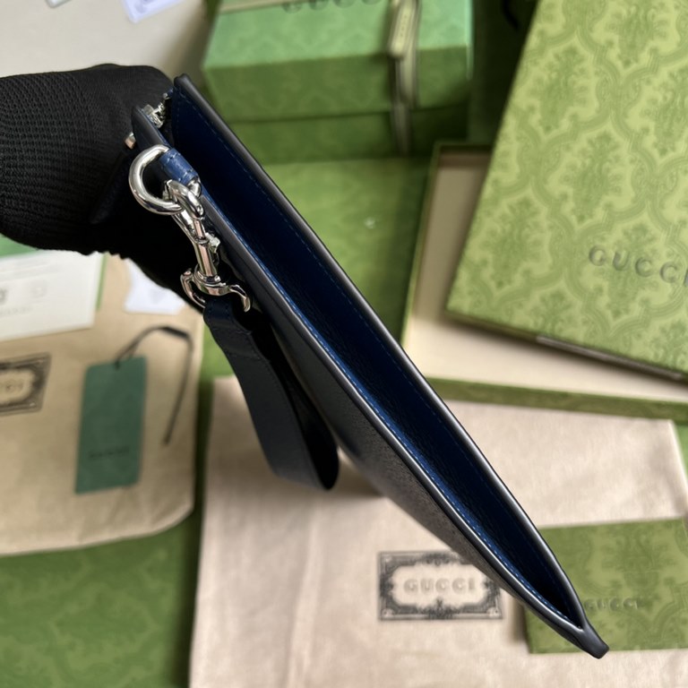 .  With full original green box packaging The G family  Marmont collection continues to grow with the introduction of this new slim clutch shape in glossy blue leather. The mini-style double black G hardware adds to the 