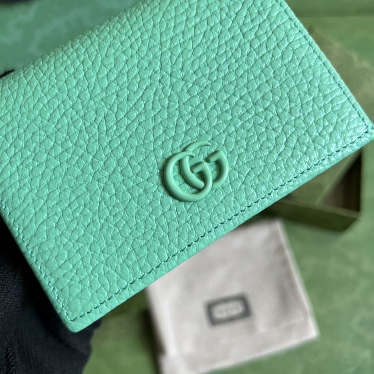 .   with full set of original green box packaging   GGG Marmont Collection Card Case This GGG Marmont Collection card case is crafted in classic and durable two-tone light green leather, adding to the Aria - Fashion Aria