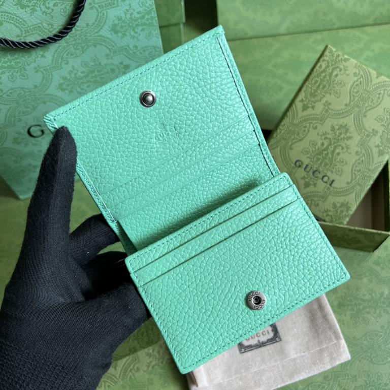 .   with full set of original green box packaging   GGG Marmont Collection Card Case This GGG Marmont Collection card case is crafted in classic and durable two-tone light green leather, adding to the Aria - Fashion Aria