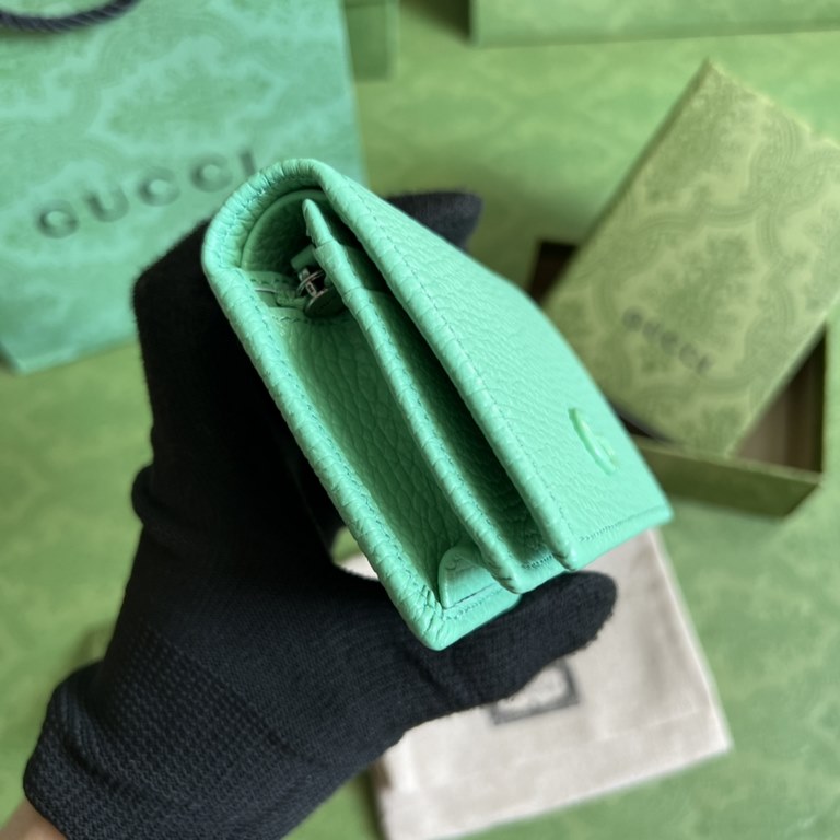 .   with full set of original green box packaging   GGG Marmont Collection Card Case This GGG Marmont Collection card case is crafted in classic and durable two-tone light green leather, adding to the Aria - Fashion Aria