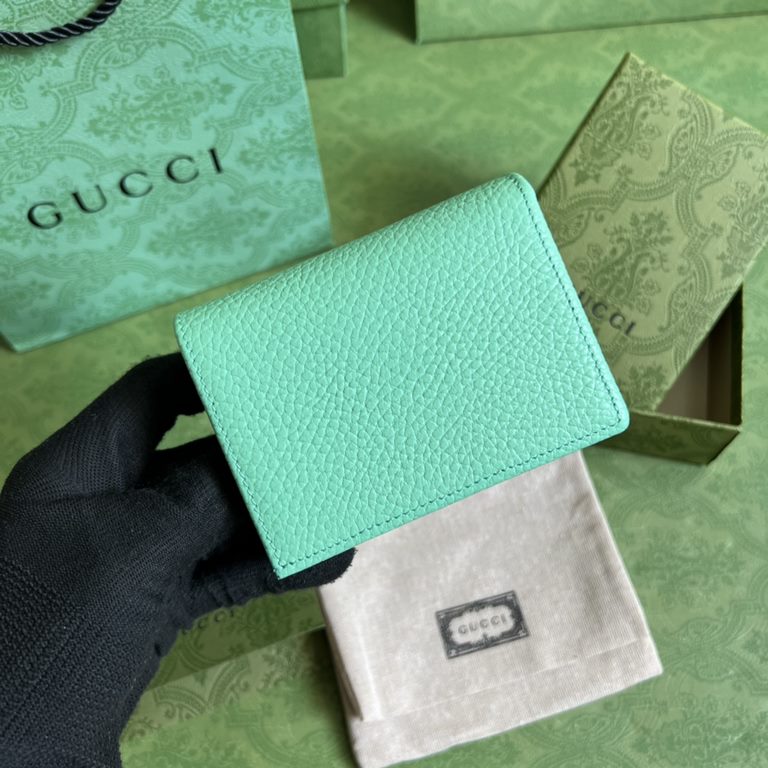 .   with full set of original green box packaging   GGG Marmont Collection Card Case This GGG Marmont Collection card case is crafted in classic and durable two-tone light green leather, adding to the Aria - Fashion Aria