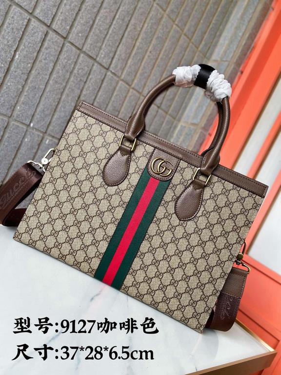 9127 Black Brown  High-end   The new GUCCI Ophidia collection presents a new design briefcase in GG Supreme synthetic canvas, featuring the brand's iconic webbing and double G-shaped hardware. The double handles and deta