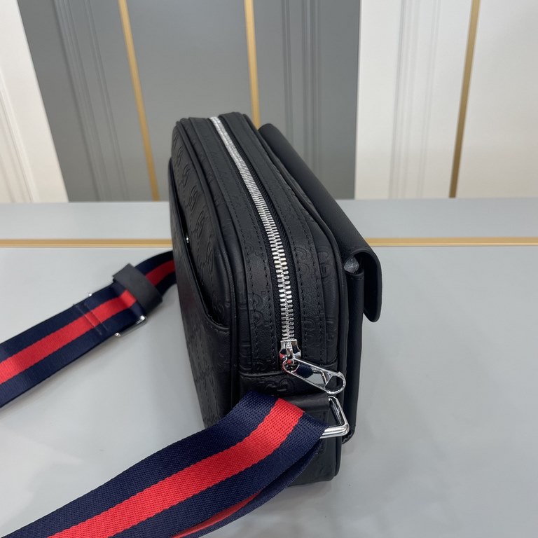 Original single goods [love] Gucci new original single authentic new counter with the same high-end men's casual cross-body bag   workmanship is super refined and elegant. With imported raw materials cowhide counter spec