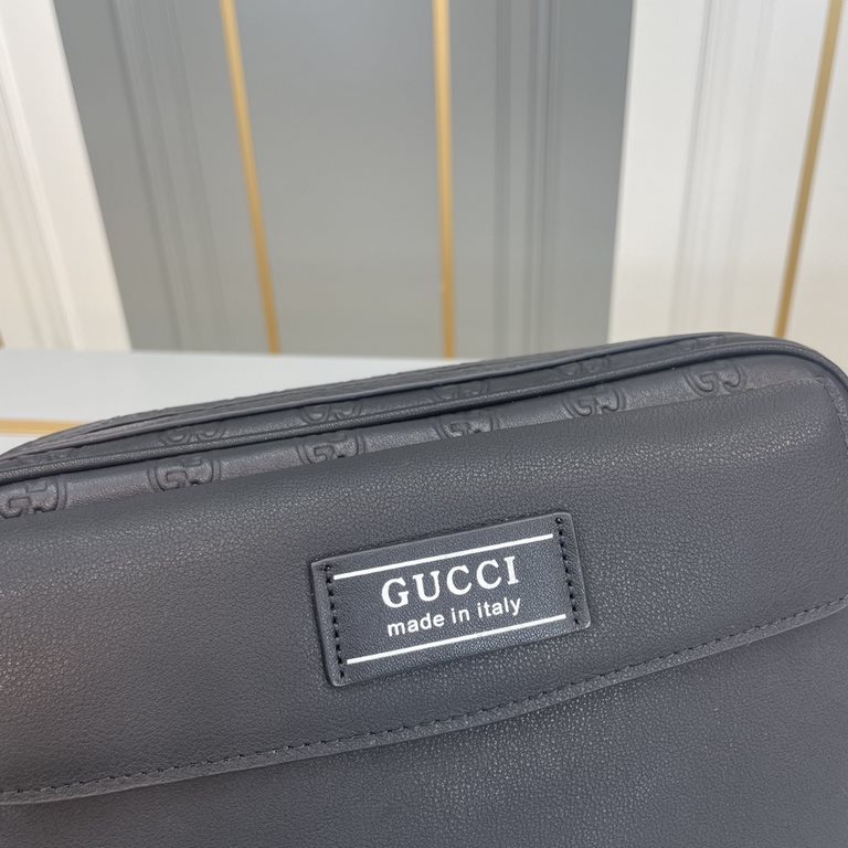 Original single goods [love] Gucci new original single authentic new counter with the same high-end men's casual cross-body bag   workmanship is super refined and elegant. With imported raw materials cowhide counter spec