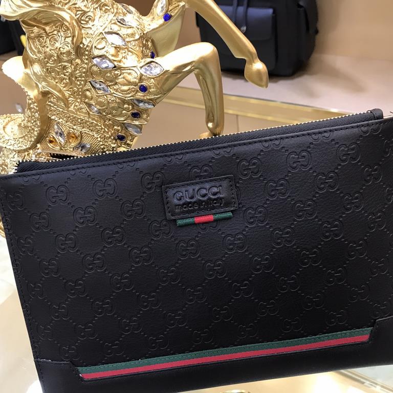 Gucci Gucci   new clutch bag, soft retro double G flower leather, is undoubtedly this season's much sought-after beautiful point la! Low-profile luxury, comfortable feel, simple and refreshing design more catering to urb