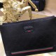 Gucci Gucci   new clutch bag, soft retro double G flower leather, is undoubtedly this season's much sought-after beautiful point la! Low-profile luxury, comfortable feel, simple and refreshing design more catering to urb