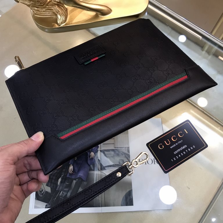 Gucci Gucci   new clutch bag, soft retro double G flower leather, is undoubtedly this season's much sought-after beautiful point la! Low-profile luxury, comfortable feel, simple and refreshing design more catering to urb