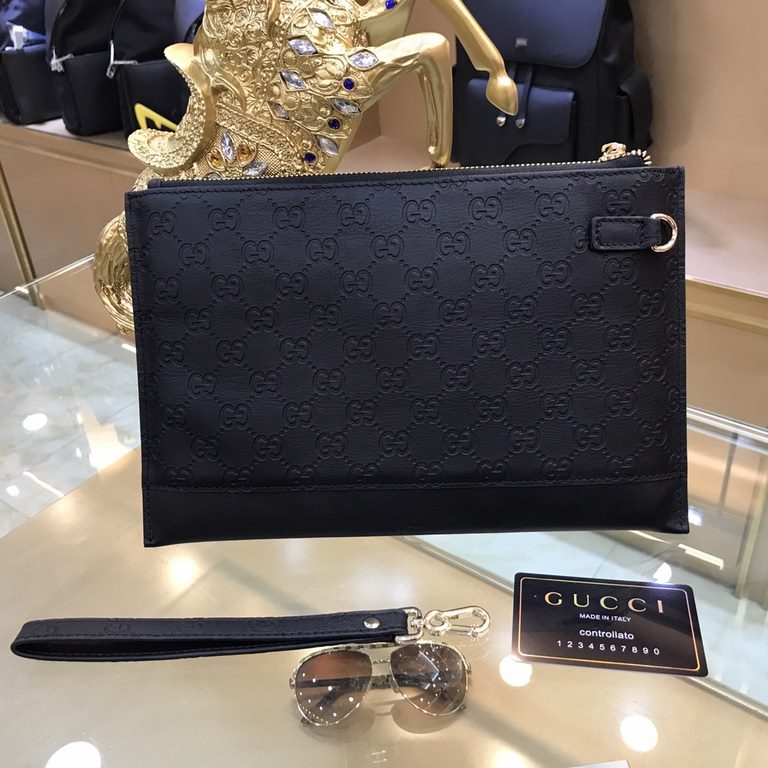 Gucci Gucci   new clutch bag, soft retro double G flower leather, is undoubtedly this season's much sought-after beautiful point la! Low-profile luxury, comfortable feel, simple and refreshing design more catering to urb