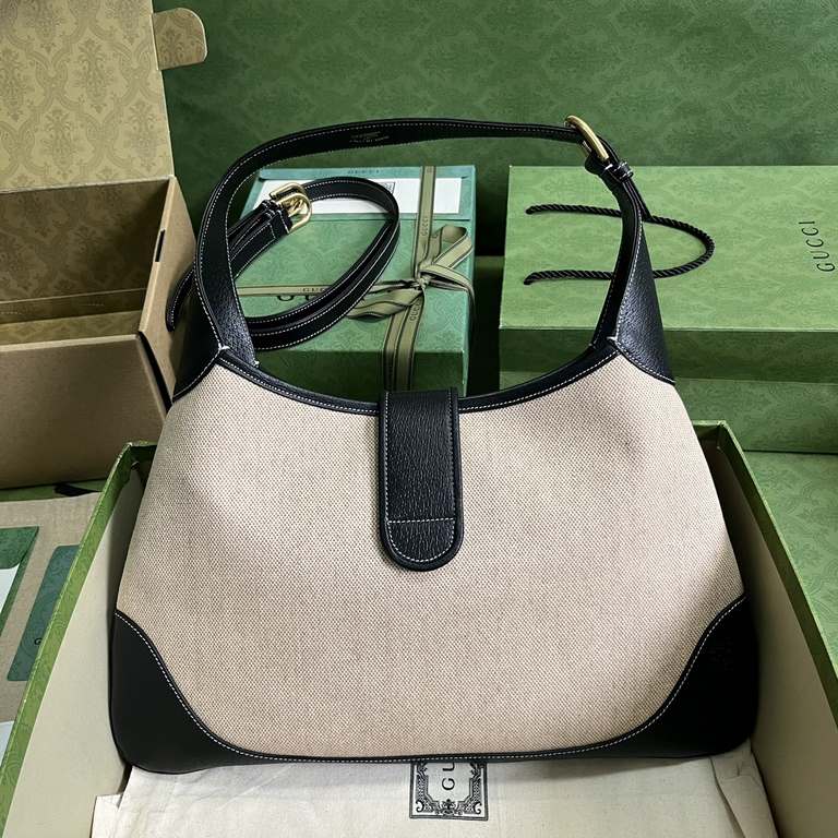 .  With a full set of original green box packaging GG  The Gucci Cosmogonie collection was unveiled at the historic Castello di Monte in Italy. The show featured a mix of aesthetic elements from different eras and geogra