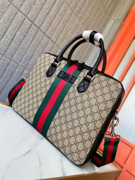 387102 High-end   The new GUCCI Ophidia collection presents a new design briefcase in GG Supreme synthetic canvas, featuring the brand's iconic webbing and double G-shaped hardware. The double handles and detachable shou