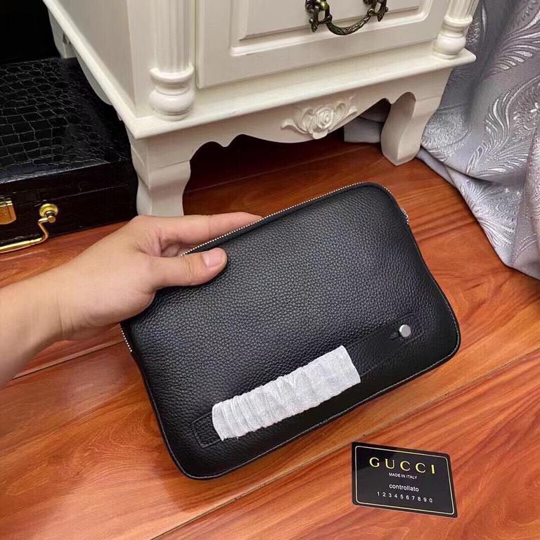 Model 8046, Black Gucci, the world's preeminent luxury brand Gucci pops strong! Made of imported Italian tire cowhide, delicate feel. Full of softness, with card space, can put 30,000 cash. High-end fashion, specificatio