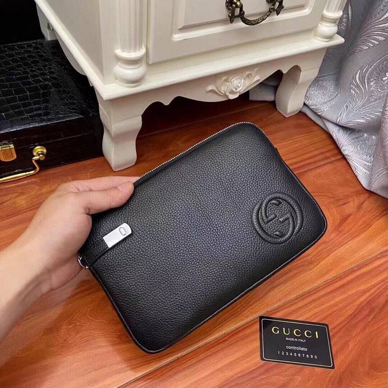 Model 8046, Black Gucci, the world's preeminent luxury brand Gucci pops strong! Made of imported Italian tire cowhide, delicate feel. Full of softness, with card space, can put 30,000 cash. High-end fashion, specificatio