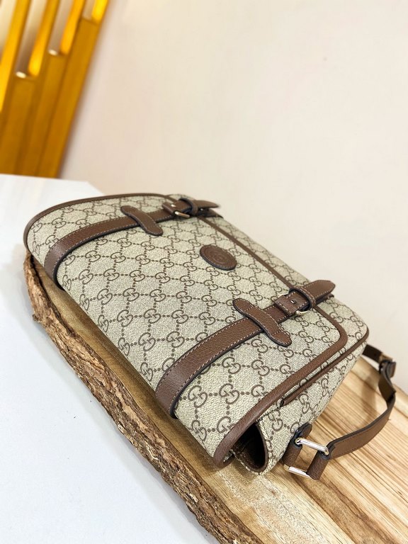 [Gucci Crossbody Bag]    Homage to a classic using the original design elements of the first messenger bagThe flap closes with a magnetic closure for easier access to your belongingsThe bag's interior is spacious and pra