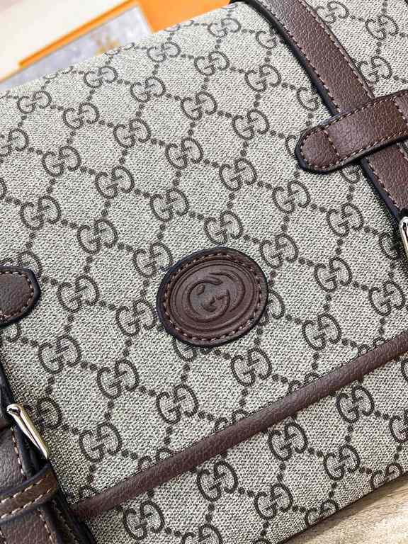 [Gucci Crossbody Bag]    Homage to a classic using the original design elements of the first messenger bagThe flap closes with a magnetic closure for easier access to your belongingsThe bag's interior is spacious and pra