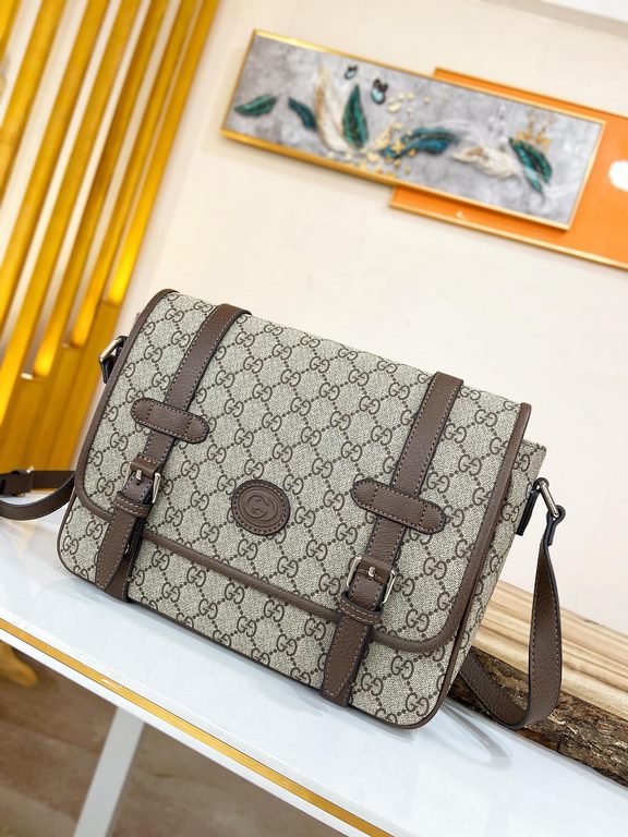 [Gucci Crossbody Bag]    Homage to a classic using the original design elements of the first messenger bagThe flap closes with a magnetic closure for easier access to your belongingsThe bag's interior is spacious and pra