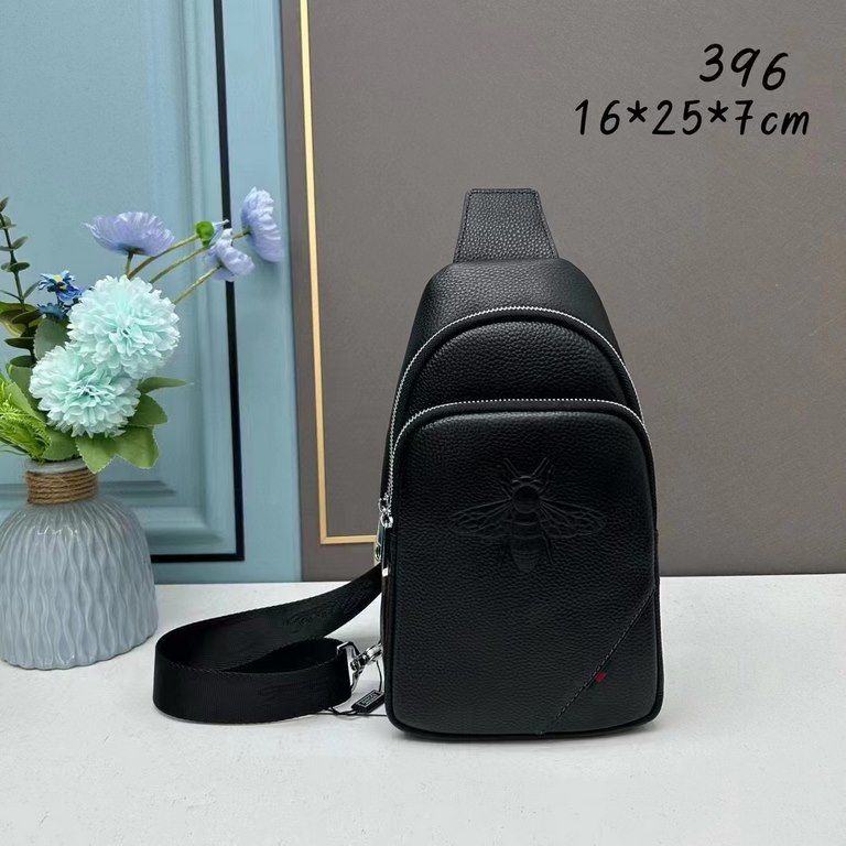 The original official website chest bag Model 396 # top original goods Gucci GUCCI counter popular models, high-end atmosphere, fashion and taste, the latest top GUCCl special head layer cowhide, small bees to highlight 