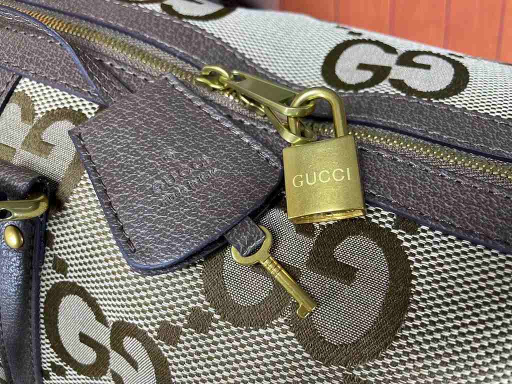 An oversized version of the   classic GG motif travel bag, which originally made its stunning debut in the Aria - Fashion Aria collection, returns this season in a high-profile statement of the brand's logo in iconic tra