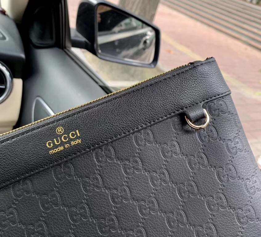 Gucci  Marks wet-printed gold color is a perfect match for the classic pattern of the bag body! Small appearance, large capacity, versatile and casual, model number K33109, size 28-19.5