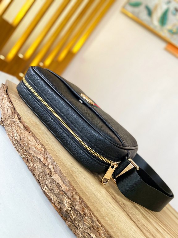 秘秘 [Gucci 】     counter the latest explosion of men's crossbody bags, heavy money to create a new channel goods   energetic   ideal for men's   original hardware  LOGO clear as a bell   top layer of cowhide   Quality is 