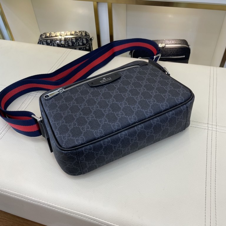 .     The original official website 8004-3 Gucci original single authentic new counter with the same high-end men's casual cross-body bag   workmanship is super refined and elegant. Leather feel soft and comfortable supe