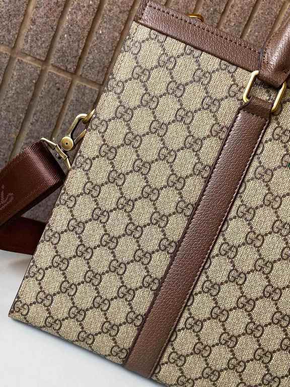 9126 Black Brown  High-end   The new GUCCI Ophidia collection presents a new design briefcase in GG Supreme synthetic canvas, featuring the brand's iconic webbing and double G-shaped hardware. The double handles and deta