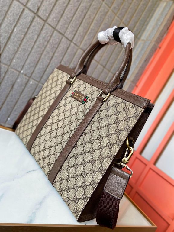 9126 Black Brown  High-end   The new GUCCI Ophidia collection presents a new design briefcase in GG Supreme synthetic canvas, featuring the brand's iconic webbing and double G-shaped hardware. The double handles and deta