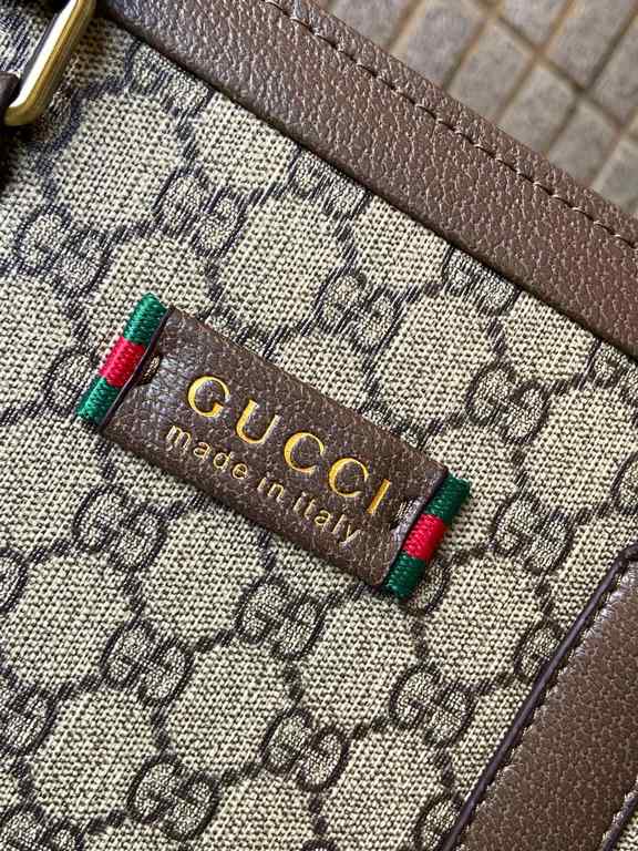 9126 Black Brown  High-end   The new GUCCI Ophidia collection presents a new design briefcase in GG Supreme synthetic canvas, featuring the brand's iconic webbing and double G-shaped hardware. The double handles and deta