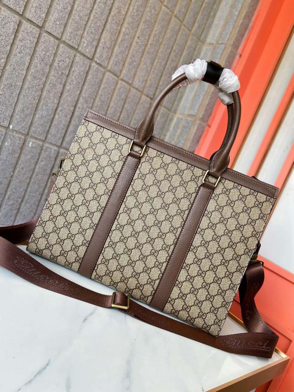 9126 Black Brown  High-end   The new GUCCI Ophidia collection presents a new design briefcase in GG Supreme synthetic canvas, featuring the brand's iconic webbing and double G-shaped hardware. The double handles and deta