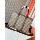 9126 Black Brown  High-end   The new GUCCI Ophidia collection presents a new design briefcase in GG Supreme synthetic canvas, featuring the brand's iconic webbing and double G-shaped hardware. The double handles and deta