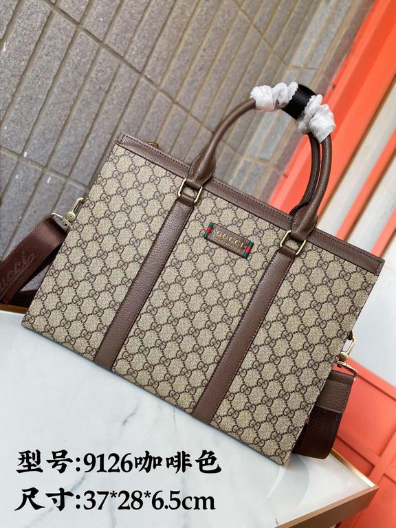 9126 Black Brown  High-end   The new GUCCI Ophidia collection presents a new design briefcase in GG Supreme synthetic canvas, featuring the brand's iconic webbing and double G-shaped hardware. The double handles and deta