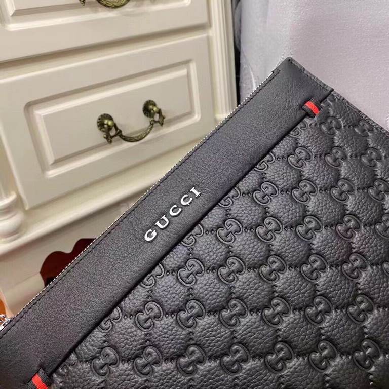 GucciGUCCI  New Men's Clutch Bag Original quality, perfect workmanship, another superb model to come! Get rid of the previous classic design Enough to attract people's eyes     Model 8041, Size 29-19, Black