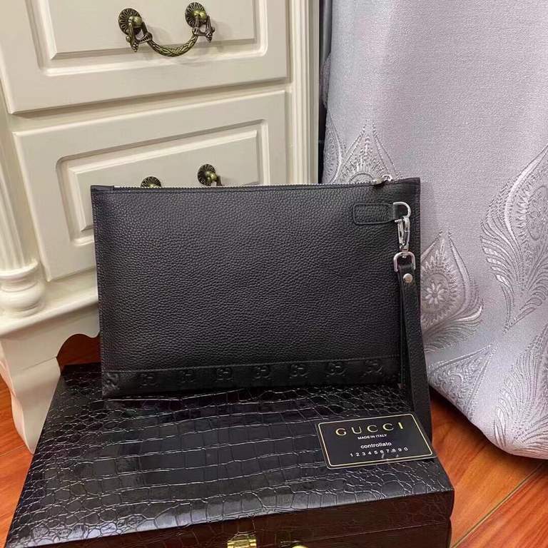 GucciGUCCI  New Men's Clutch Bag Original quality, perfect workmanship, another superb model to come! Get rid of the previous classic design Enough to attract people's eyes     Model 8041, Size 29-19, Black