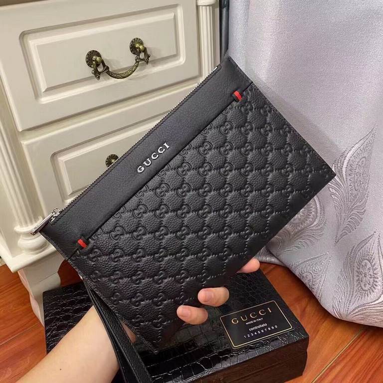 GucciGUCCI  New Men's Clutch Bag Original quality, perfect workmanship, another superb model to come! Get rid of the previous classic design Enough to attract people's eyes     Model 8041, Size 29-19, Black