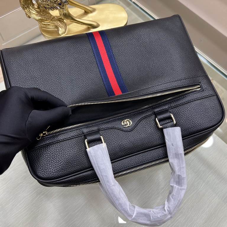 New - Tide   [GUCCI Gucci] briefcase   the most trendy and hottest models Imported head-layer cowhide leather, feel first-class   workmanship is very exquisite   show fashion and trend, presenting an inadvertent fashiona