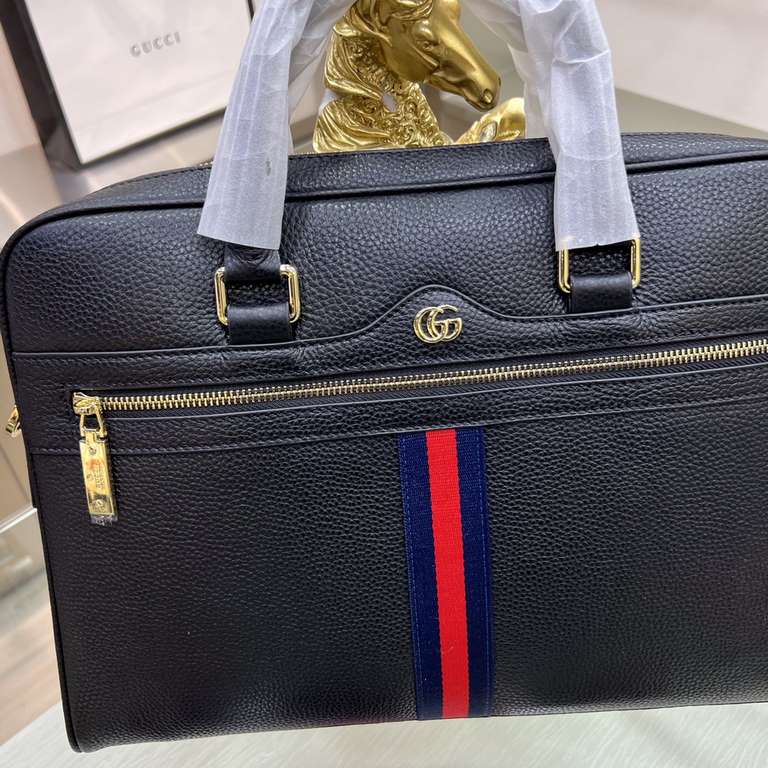 New - Tide   [GUCCI Gucci] briefcase   the most trendy and hottest models Imported head-layer cowhide leather, feel first-class   workmanship is very exquisite   show fashion and trend, presenting an inadvertent fashiona