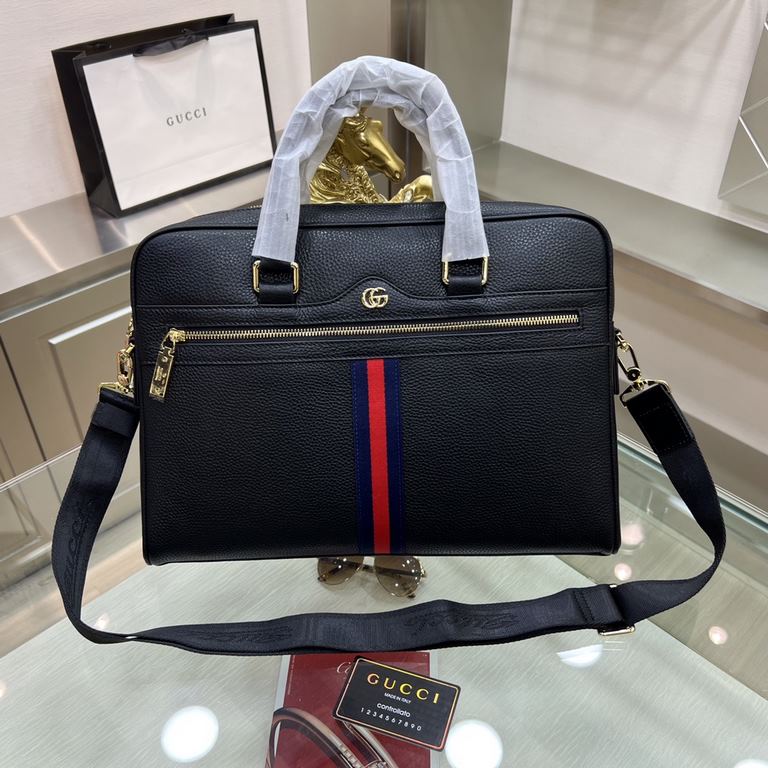 New - Tide   [GUCCI Gucci] briefcase   the most trendy and hottest models Imported head-layer cowhide leather, feel first-class   workmanship is very exquisite   show fashion and trend, presenting an inadvertent fashiona