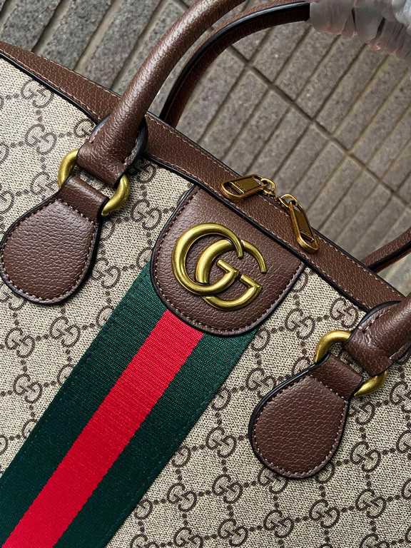 574973   High-end   The new GUCCI Ophidia collection presents a new design briefcase in GG Supreme synthetic canvas, featuring the brand's iconic webbing and double G-shaped hardware. The double handles and detachable sh