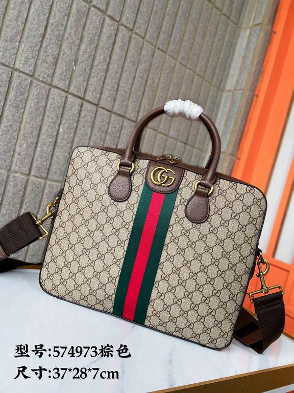 574973   High-end   The new GUCCI Ophidia collection presents a new design briefcase in GG Supreme synthetic canvas, featuring the brand's iconic webbing and double G-shaped hardware. The double handles and detachable sh