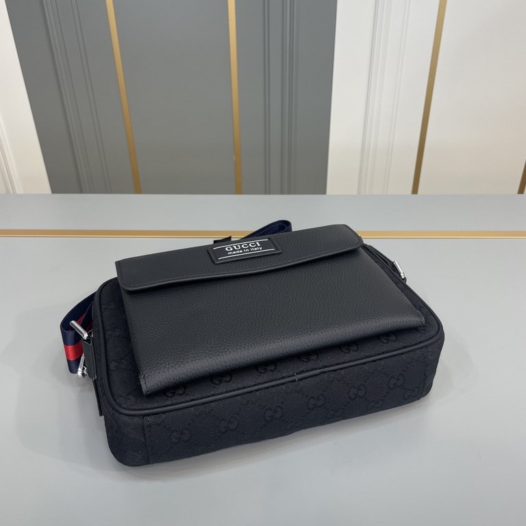 Original single goods [love] Gucci new original single authentic new counter with the same high-end men's casual cross-body bag   workmanship is super refined and elegant. With imported raw materials cowhide counter spec