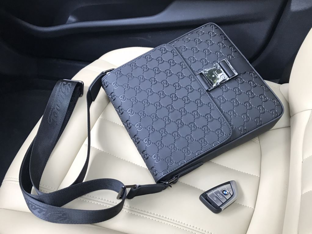 (Batch) GUCCI [original single]   [Model] 33061-2 high-end flap messenger bag [Size] 25x27x6cm [Color] black High-end quality [Material]   imported brushed leather pressed G     hipster must have   crossbody bag! Special