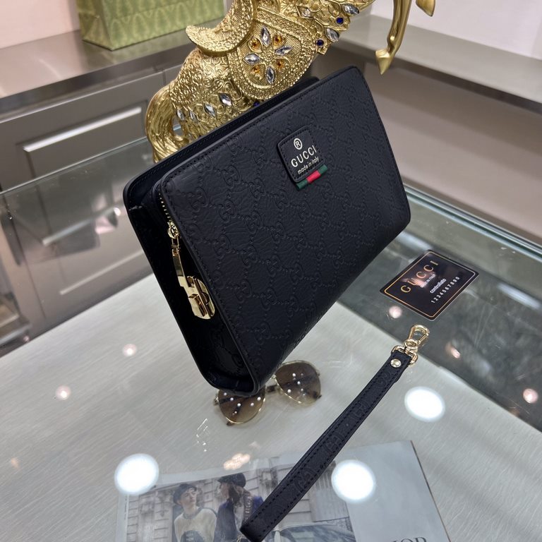 GUCCl (Gucci 9815-7)  Gucci new men's clutch bag, imported head layer cowhide leather, top hardware, with a combination lock, in the handbag series is really the best. Businessmen and trendsetters are applicable to the s