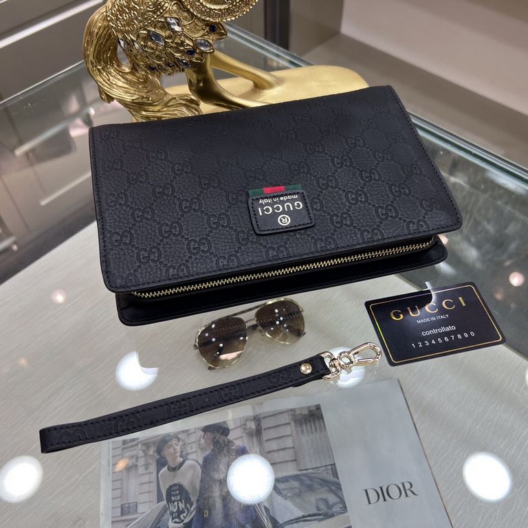 GUCCl (Gucci 9815-7)  Gucci new men's clutch bag, imported head layer cowhide leather, top hardware, with a combination lock, in the handbag series is really the best. Businessmen and trendsetters are applicable to the s